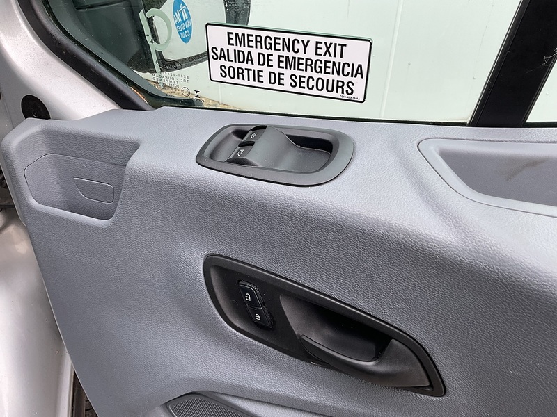 Ford 2.2 TDCi 460 17 Seat Minibus Diesel Manual RWD L4 H3 Euro 5 (125 ps)