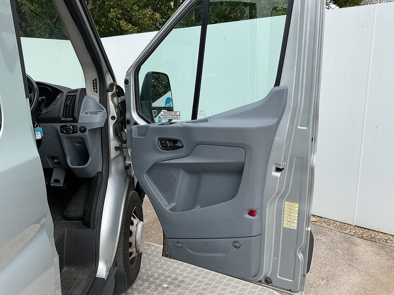 Ford 2.2 TDCi 460 17 Seat Minibus Diesel Manual RWD L4 H3 Euro 5 (125 ps)