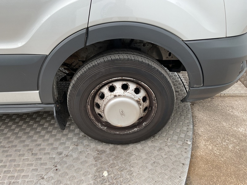 Ford 2.2 TDCi 460 17 Seat Minibus Diesel Manual RWD L4 H3 Euro 5 (125 ps)