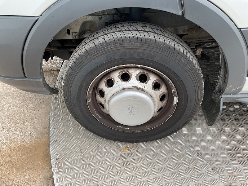 Ford 2.2 TDCi 460 17 Seat Minibus Diesel Manual RWD L4 H3 Euro 5 (125 ps)