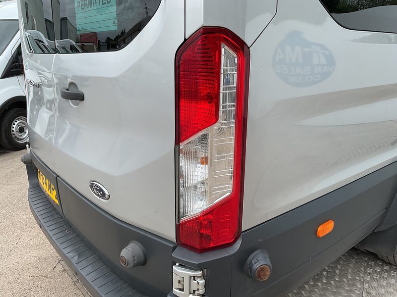 Ford 2.2 TDCi 460 17 Seat Minibus Diesel Manual RWD L4 H3 Euro 5 (125 ps)