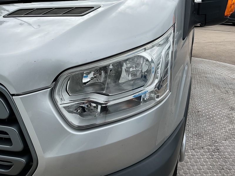 Ford 2.2 TDCi 460 17 Seat Minibus Diesel Manual RWD L4 H3 Euro 5 (125 ps)