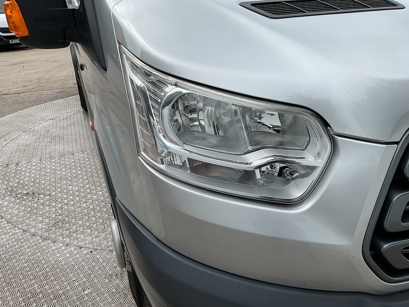 Ford 2.2 TDCi 460 17 Seat Minibus Diesel Manual RWD L4 H3 Euro 5 (125 ps)