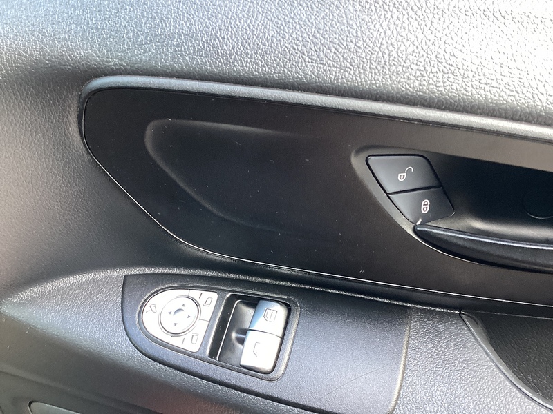 Mercedes 119 TOURER LWB L/R AUTO EU 6 A/C *NO VAT* 8 SEAT