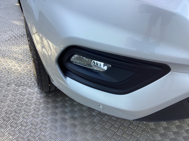 Ford 300 EcoBlue Limited L/R LWB EURO 6 A/C