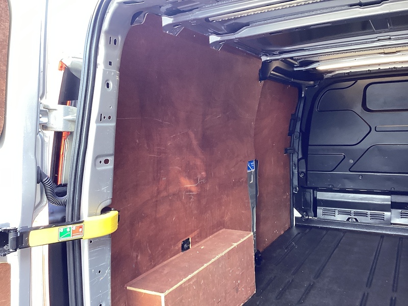 Ford 300 EcoBlue Limited L/R LWB EURO 6 A/C