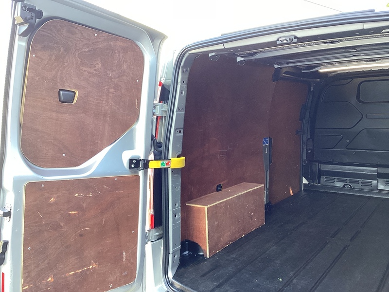 Ford 300 EcoBlue Limited L/R LWB EURO 6 A/C