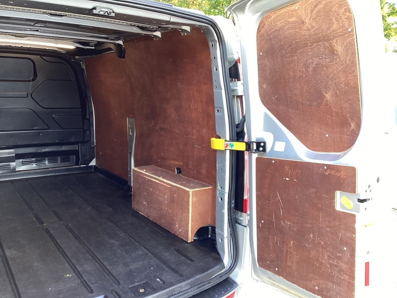 Ford 300 EcoBlue Limited L/R LWB EURO 6 A/C