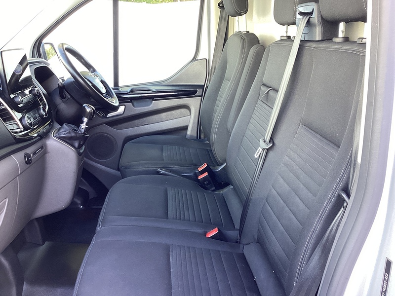 Ford 300 EcoBlue Limited L/R LWB EURO 6 A/C