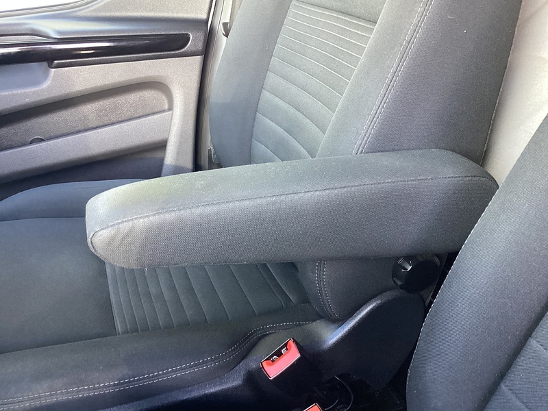 Ford 300 EcoBlue Limited L/R LWB EURO 6 A/C