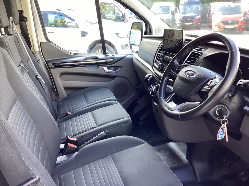 Ford 300 EcoBlue Limited L/R LWB EURO 6 A/C