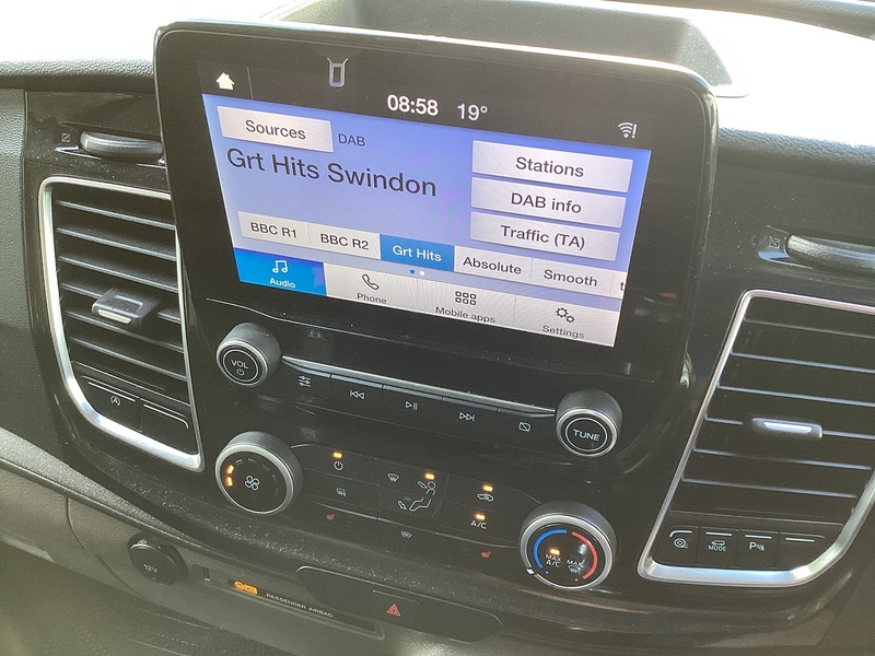 Ford 300 EcoBlue Limited L/R LWB EURO 6 A/C