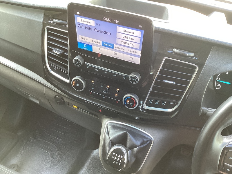 Ford 300 EcoBlue Limited L/R LWB EURO 6 A/C