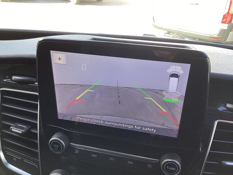 Ford 300 EcoBlue Limited L/R LWB EURO 6 A/C