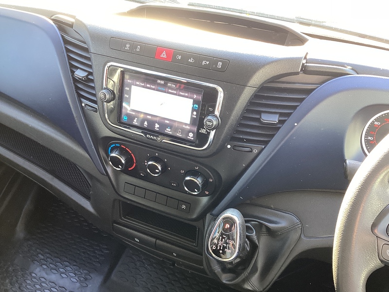 Iveco D HPI 14V 35C 3450 LWB C/C Euro 6 9FT 2