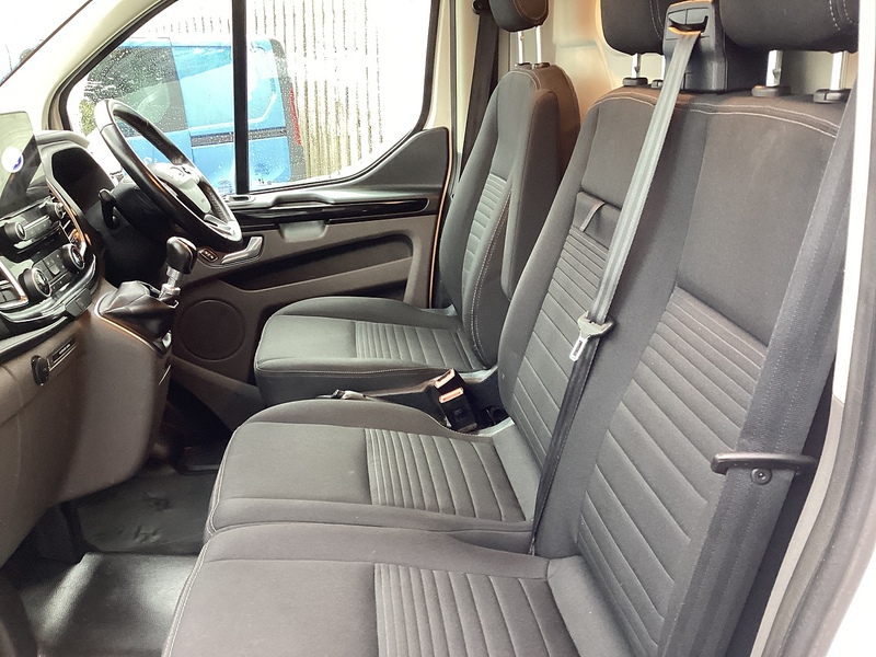 Ford 280 EcoBlue Limited SWB L/R Euro 6