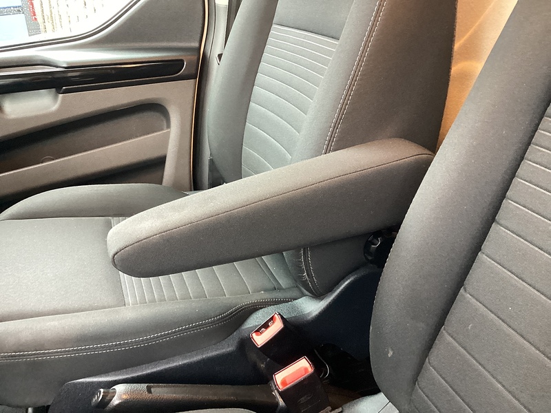 Ford 280 EcoBlue Limited SWB L/R Euro 6