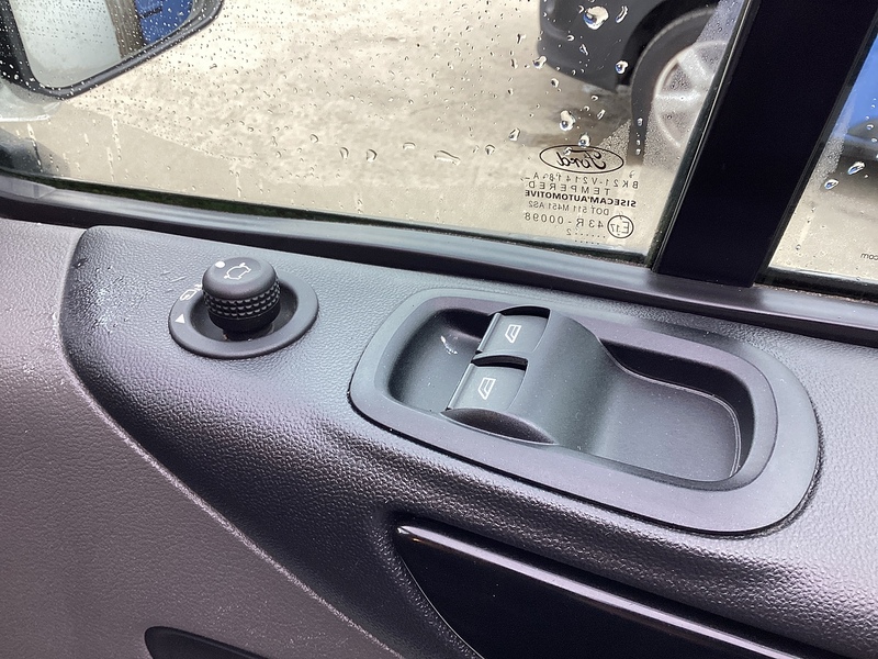 Ford 280 EcoBlue Limited SWB L/R Euro 6