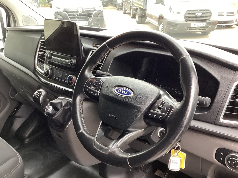 Ford 280 EcoBlue Limited SWB L/R Euro 6