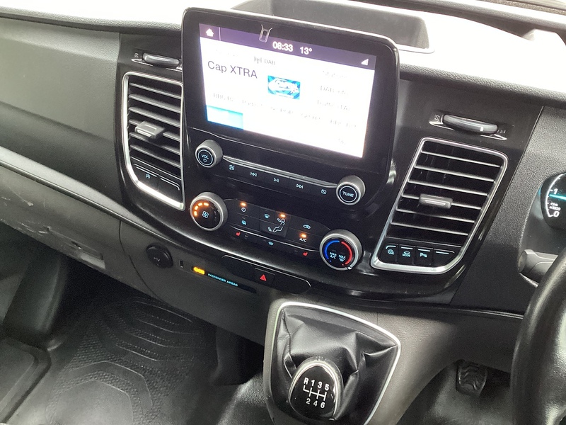 Ford 280 EcoBlue Limited SWB L/R Euro 6