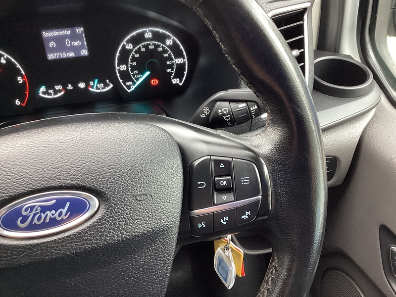 Ford 280 EcoBlue Limited SWB L/R Euro 6