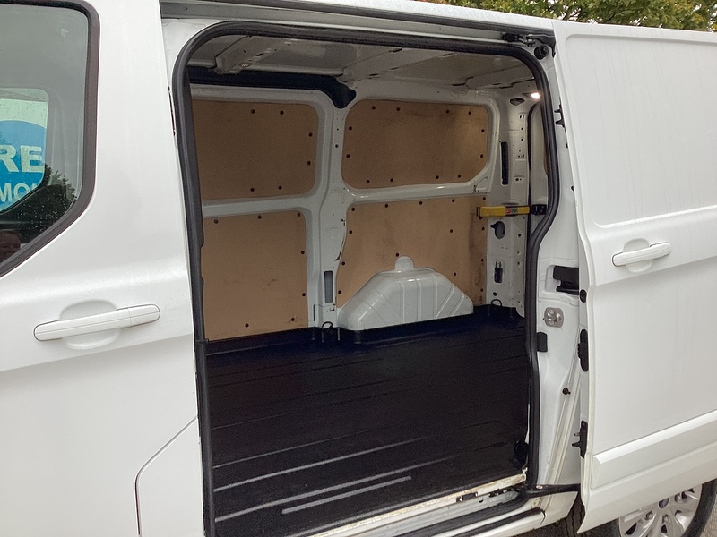 Ford 280 EcoBlue Limited SWB L/R Euro 6