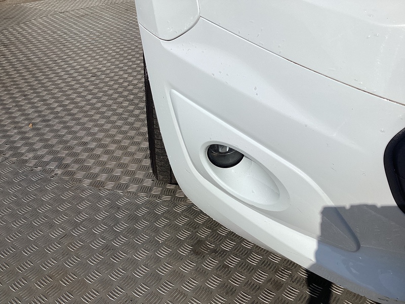 Ford TDCi 200 Trend SWB L/R Euro 6