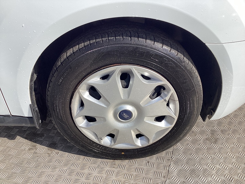 Ford TDCi 200 Trend SWB L/R Euro 6