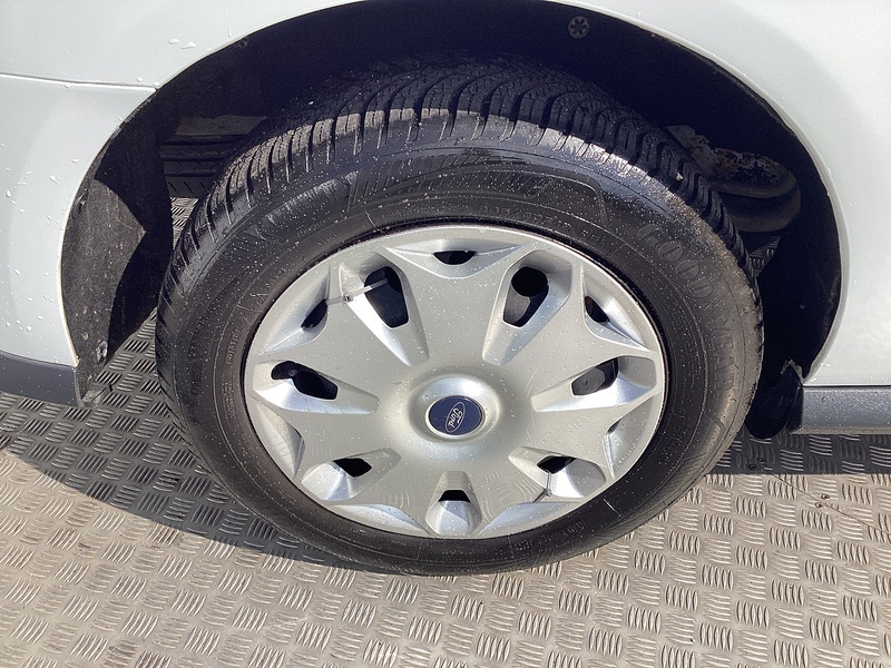 Ford TDCi 200 Trend SWB L/R Euro 6