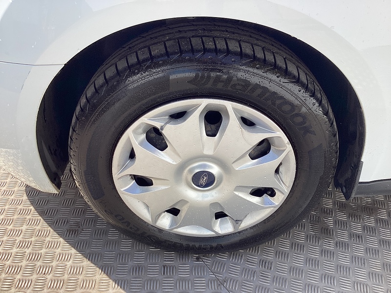 Ford TDCi 200 Trend SWB L/R Euro 6