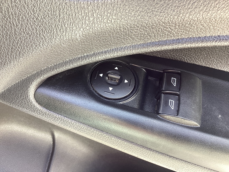 Ford TDCi 200 Trend SWB L/R Euro 6