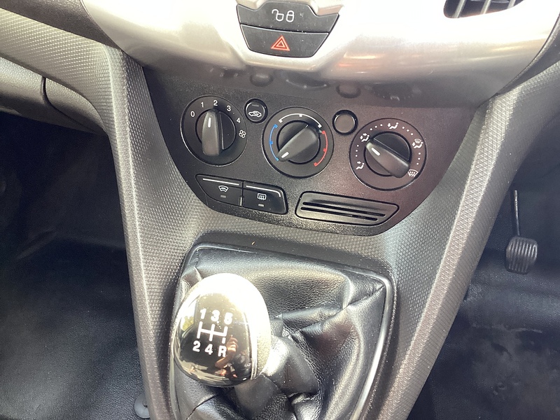 Ford TDCi 200 Trend SWB L/R Euro 6