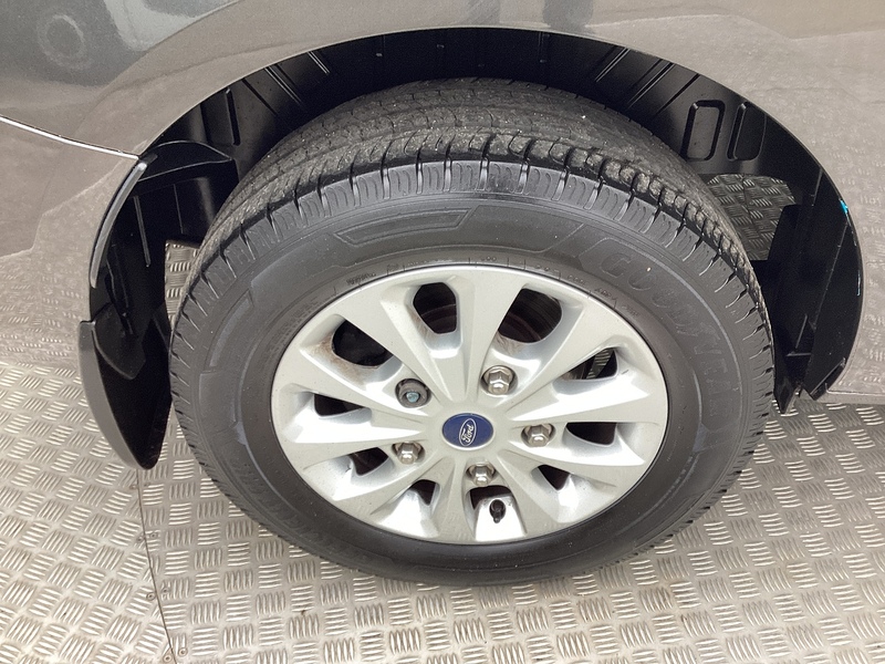 Ford 300 EcoBlue Limited SWB H/R Euro 6 **NO VAT**