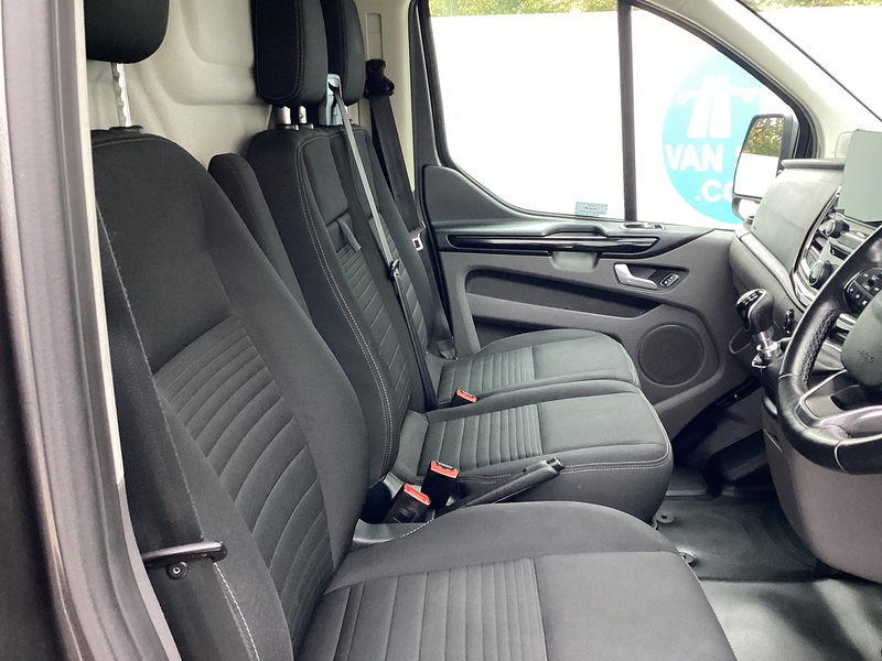 Ford 300 EcoBlue Limited SWB H/R Euro 6 **NO VAT**