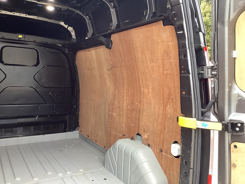 Ford 300 EcoBlue Limited SWB H/R Euro 6 **NO VAT**