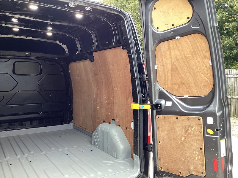 Ford 300 EcoBlue Limited SWB H/R Euro 6 **NO VAT**