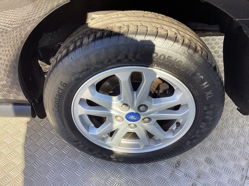 Ford 240 EcoBlue Limited SWB L/R A/C Euro 6