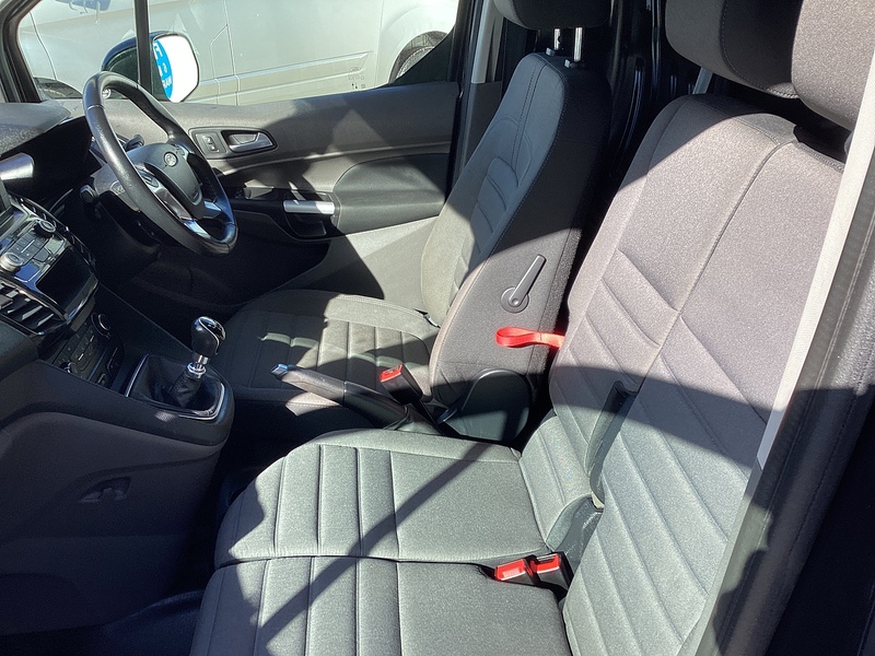 Ford 240 EcoBlue Limited SWB L/R A/C Euro 6