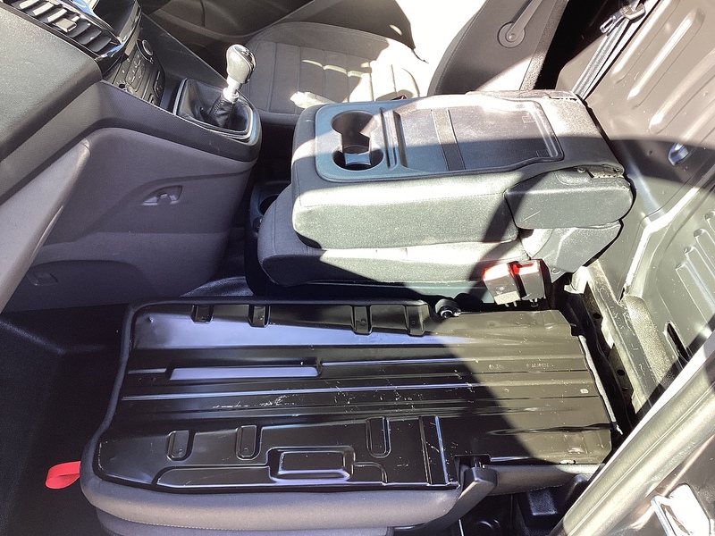 Ford 240 EcoBlue Limited SWB L/R A/C Euro 6