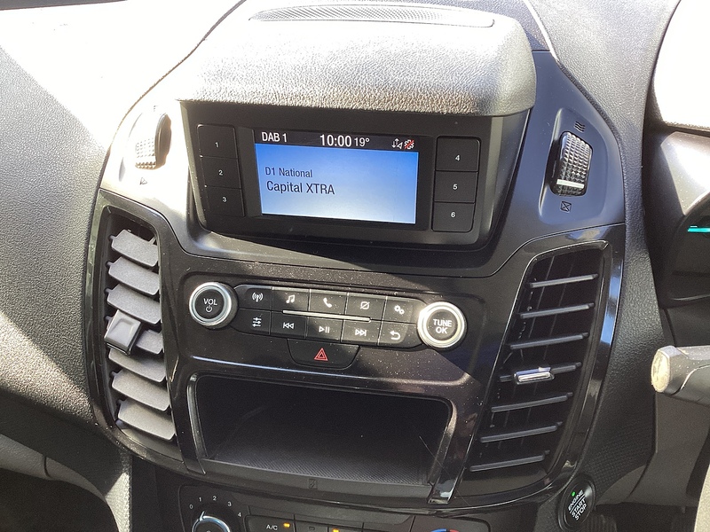 Ford 240 EcoBlue Limited SWB L/R A/C Euro 6