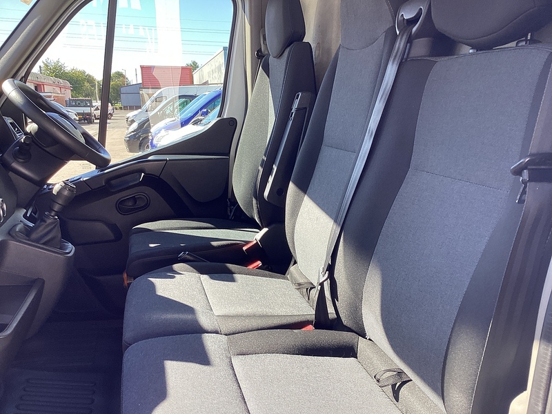 Renault dCi 35 Business+ MWB M/R A/C Euro 6