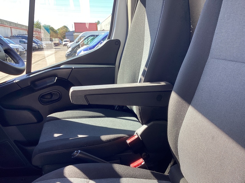 Renault dCi 35 Business+ MWB M/R A/C Euro 6