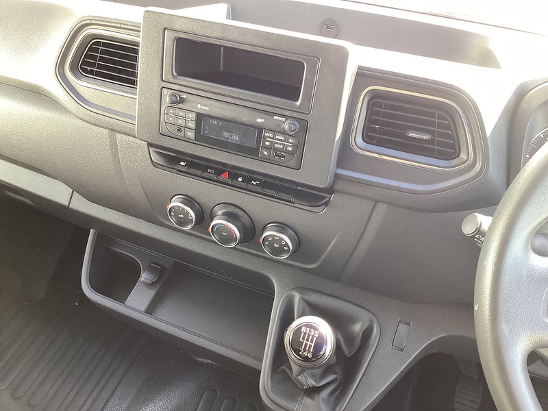 Renault dCi 35 Business+ MWB M/R A/C Euro 6