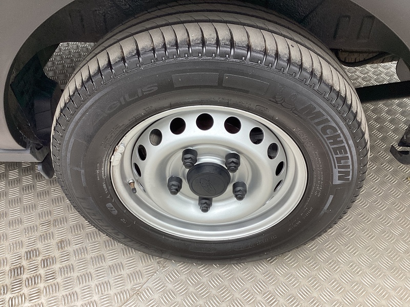 Ford 350 EcoBlue Leader LWB H/R Euro 6