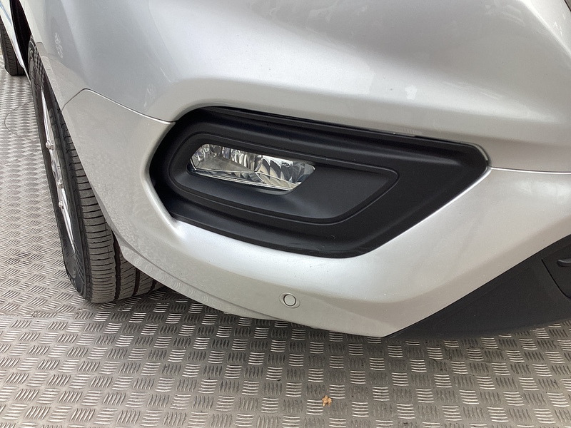 Ford 300 EcoBlue Limited LWB L/R A/C Euro 6