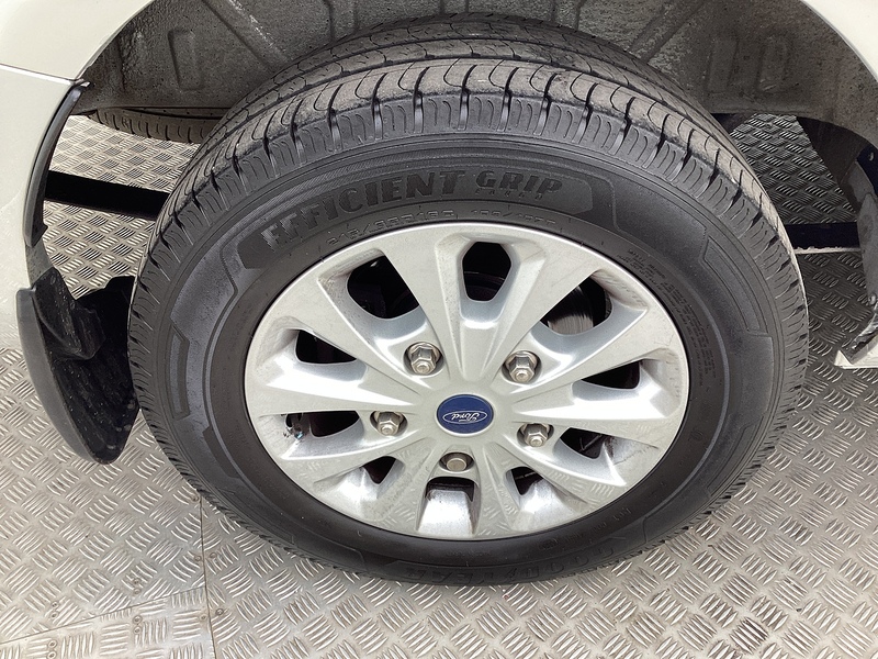 Ford 300 EcoBlue Limited LWB L/R A/C Euro 6