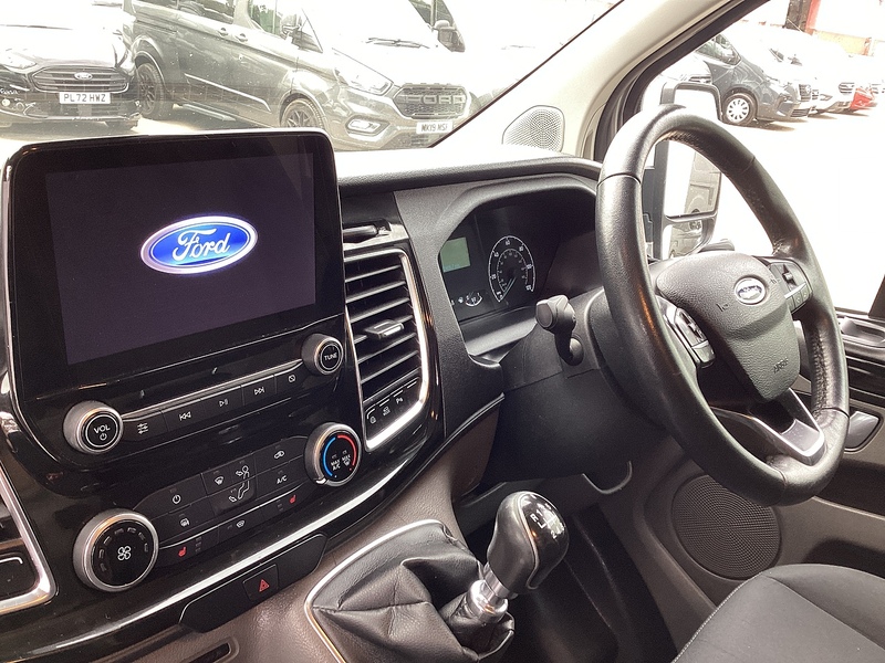 Ford 300 EcoBlue Limited LWB L/R A/C Euro 6