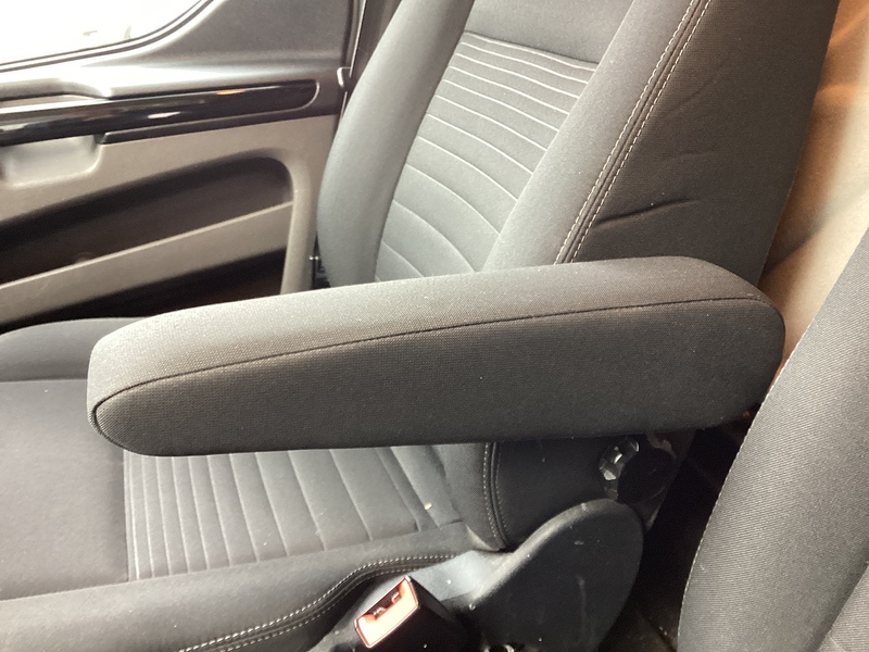 Ford 300 EcoBlue Limited LWB L/R A/C Euro 6