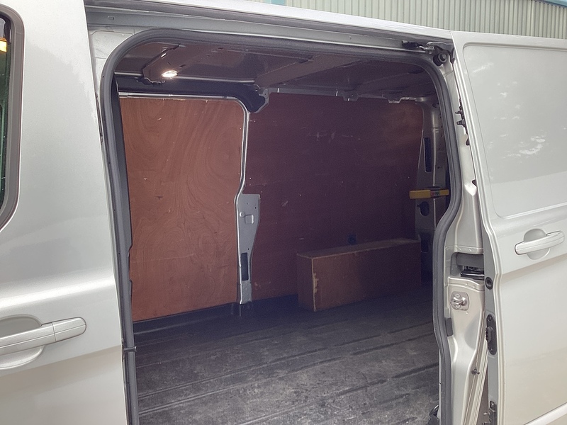 Ford 300 EcoBlue Limited LWB L/R A/C Euro 6