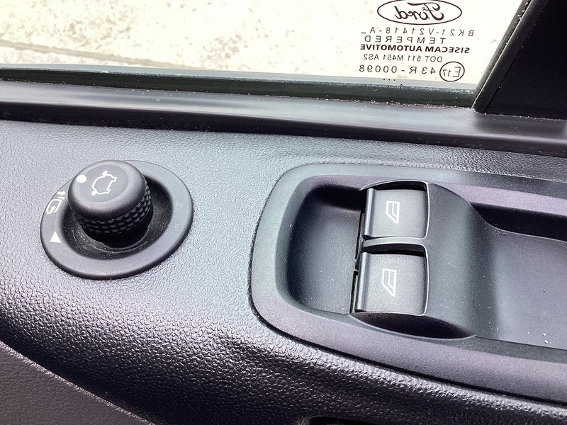 Ford 300 EcoBlue Limited LWB L/R A/C Euro 6